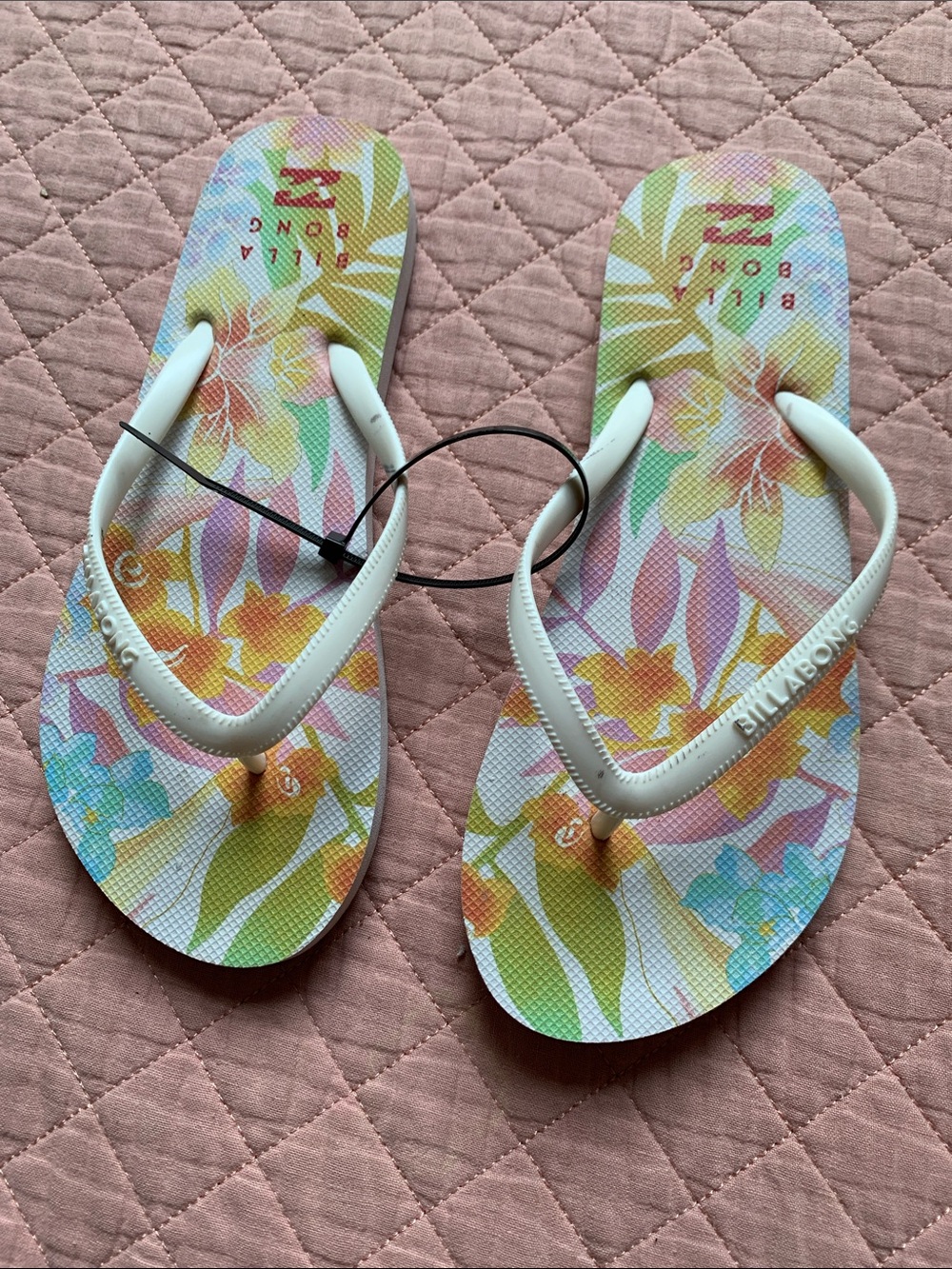 Billabong - White-Strap Floral Flip Flops with Pastel Footbed – Size 8/9
